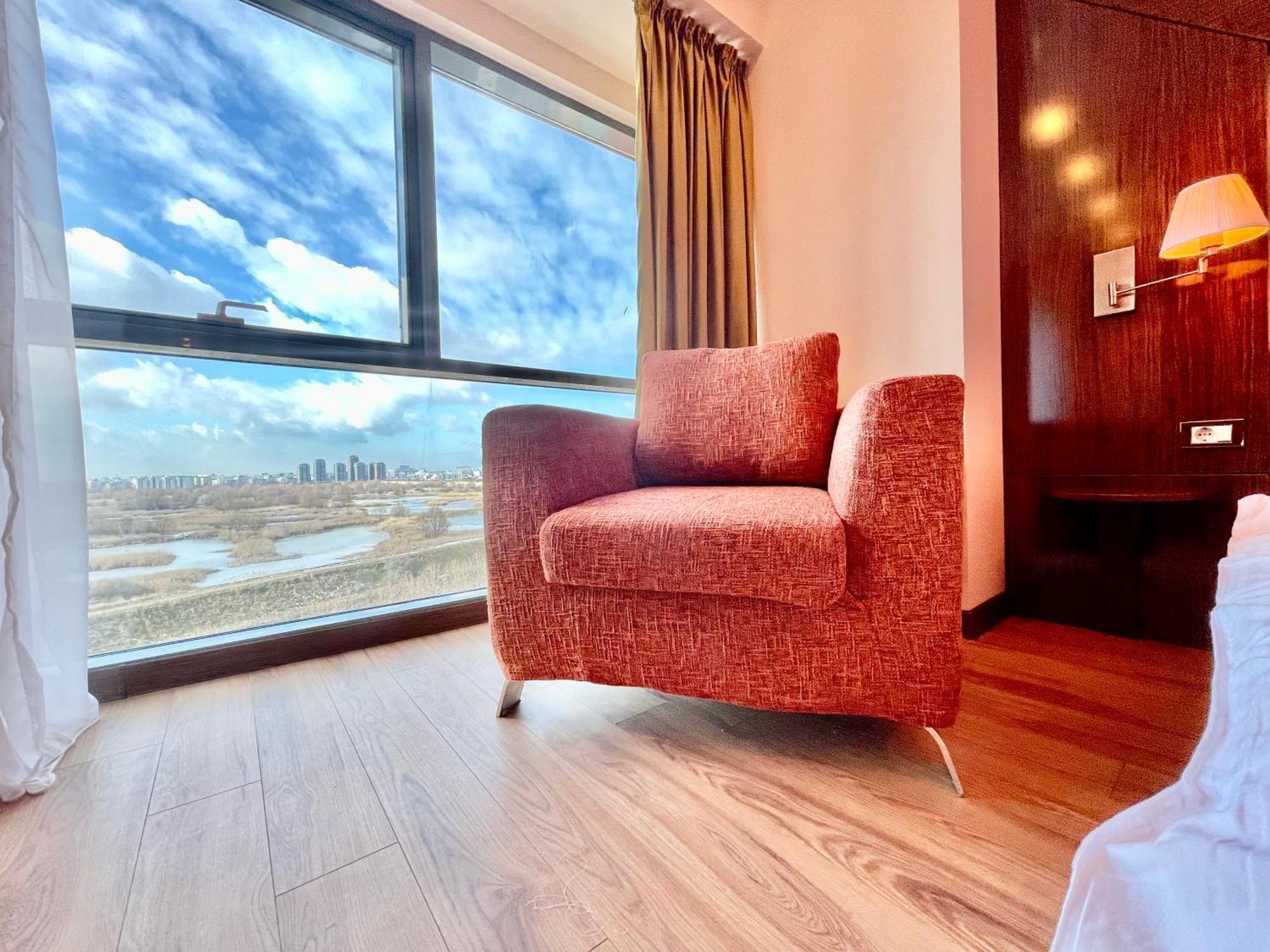 Royal Studio Apartment With A Perfect View - Yamaluxe Bukurešť Exteriér fotografie